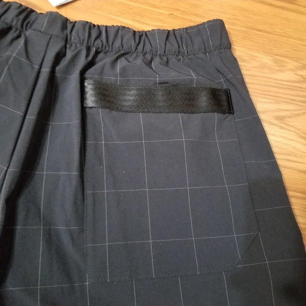 Nike Sportswear NSW Tech Pack Woven Shorts Black Belted BV4458-010 - Picture 11 of 12